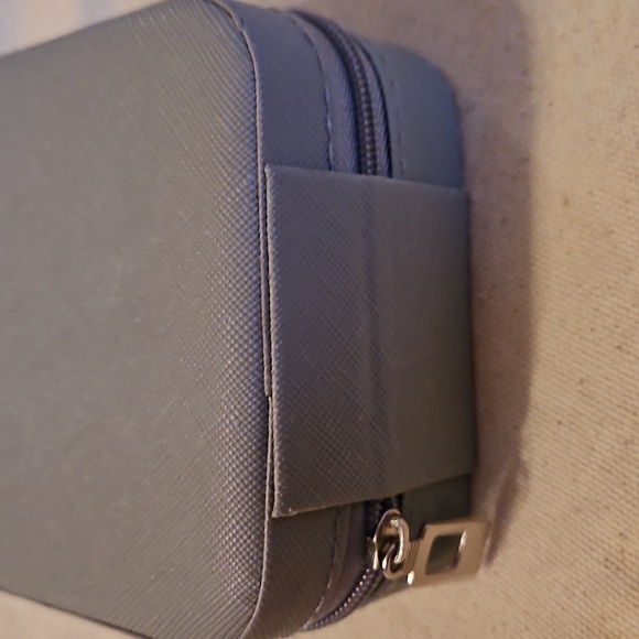 Gray Square Travel Jewelry Box - Picture 3 of 3
